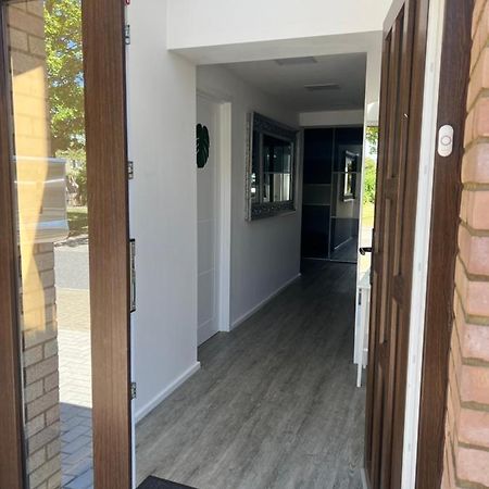 Studio In Private House Near Central Milton Keynes Apartment Exterior photo