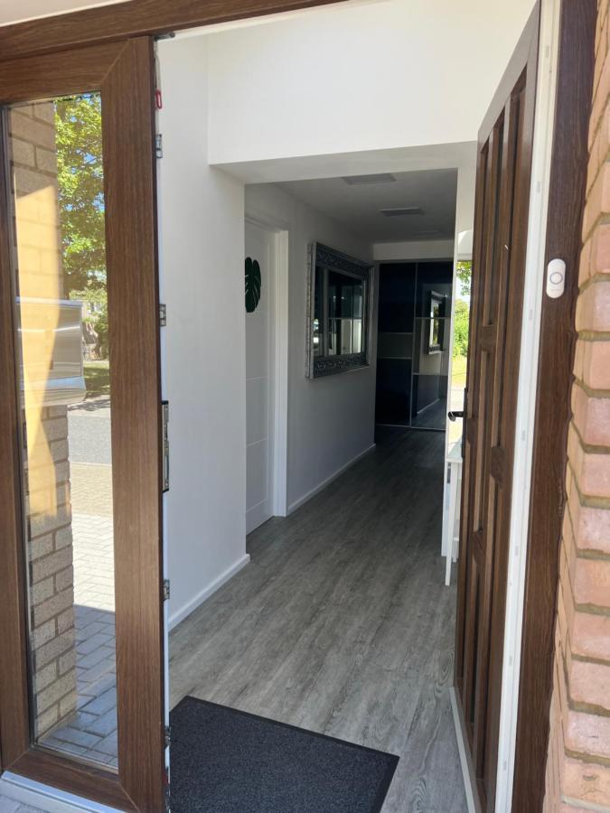 Studio In Private House Near Central Milton Keynes Apartment Exterior photo